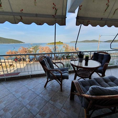 Apartmán Θέα Μπροστά Στη Θάλασσα Néa Péramos Exteriér fotografie