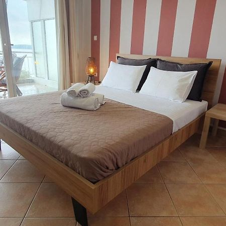 Apartmán Θέα Μπροστά Στη Θάλασσα Néa Péramos Exteriér fotografie